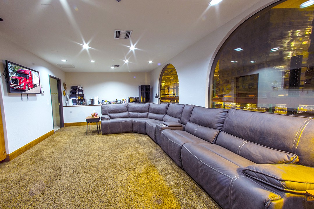 b2ap3 large AZ drivers lounge