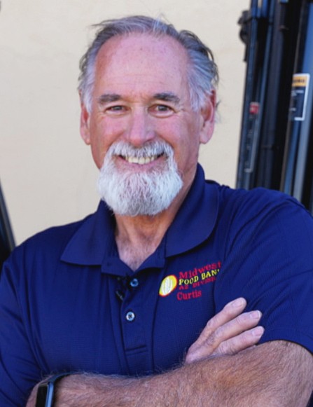 Midwest Food Bank Volunteers Connect Food with Families in Need 1 b2ap3 large Curtis Kaufmann2