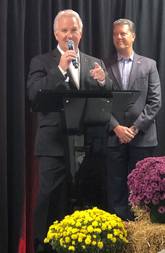 b2ap3 large Harvest of Blessings dinner Pat sharing