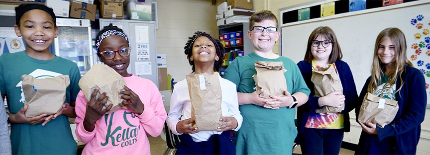 Hope Packs: Fighting childhood hunger 1 b2ap3 large School Kids cropped