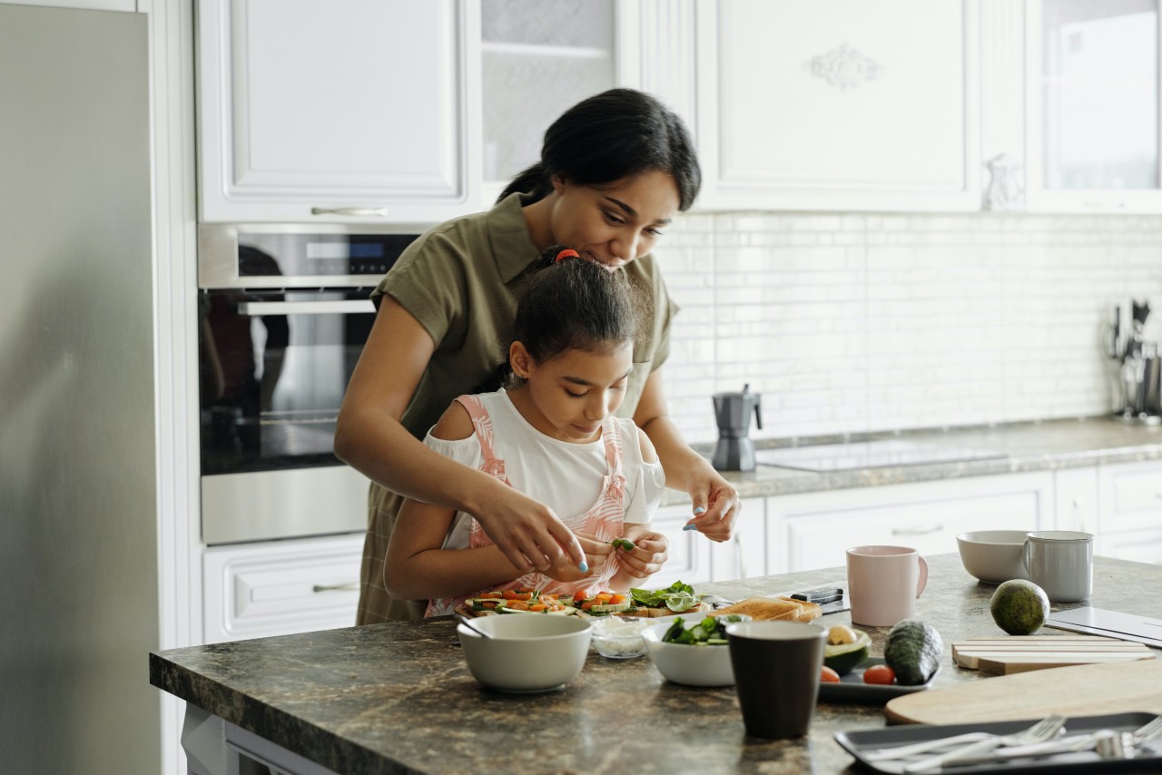 Ways to Stop Food Waste and Support Midwest Food Bank 1 b2ap3 large pexels august de richelieu 4259707